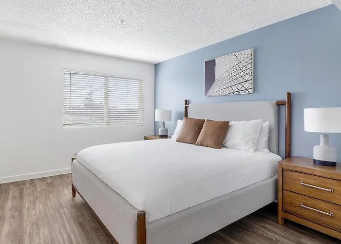 Landing Stylish In Apartment