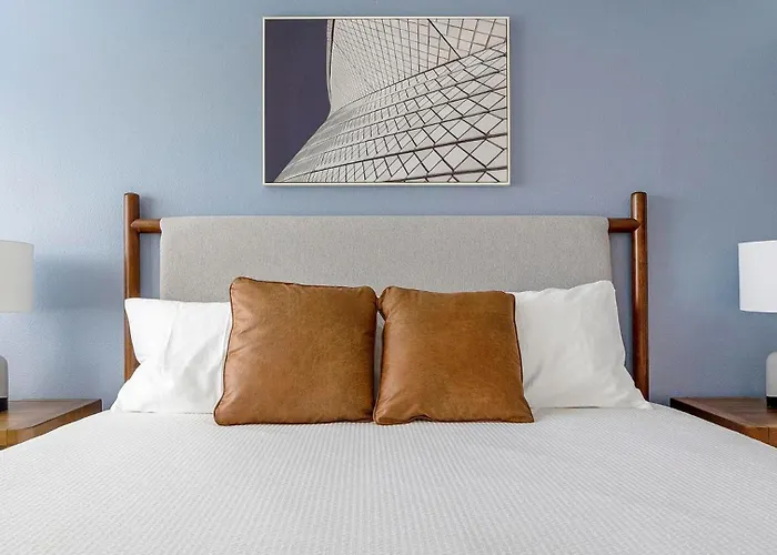 Apartment Landing Stylish In Glendale